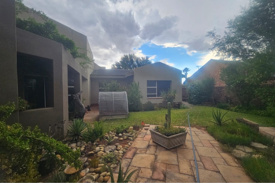 3 Bedroom Property for Sale in Roylglen Gardens Northern Cape